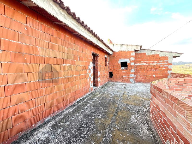 5 bedroom Finca/Country House for sale in Salinas - € 157,000 (Ref: 9847485)