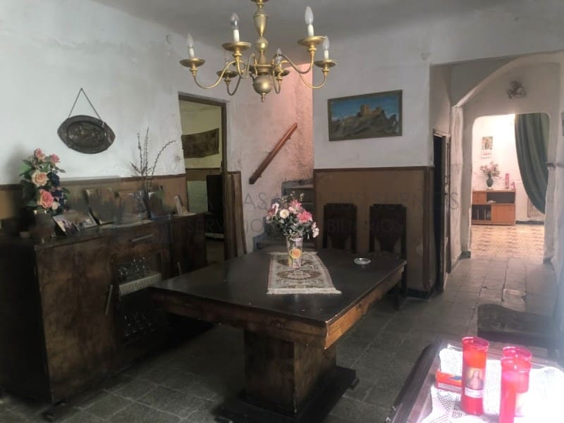 4 soveværelse Byhus til salg i Sax - € 73.000 (Ref: 9880741)