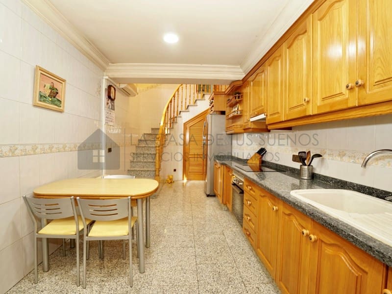 Casa de 3 habitaciones en Novelda en venta con garaje - 310.000 € (Ref: 9890022)