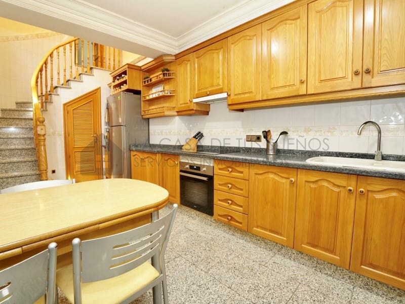 Casa de 3 habitaciones en Novelda en venta con garaje - 310.000 € (Ref: 9890022)