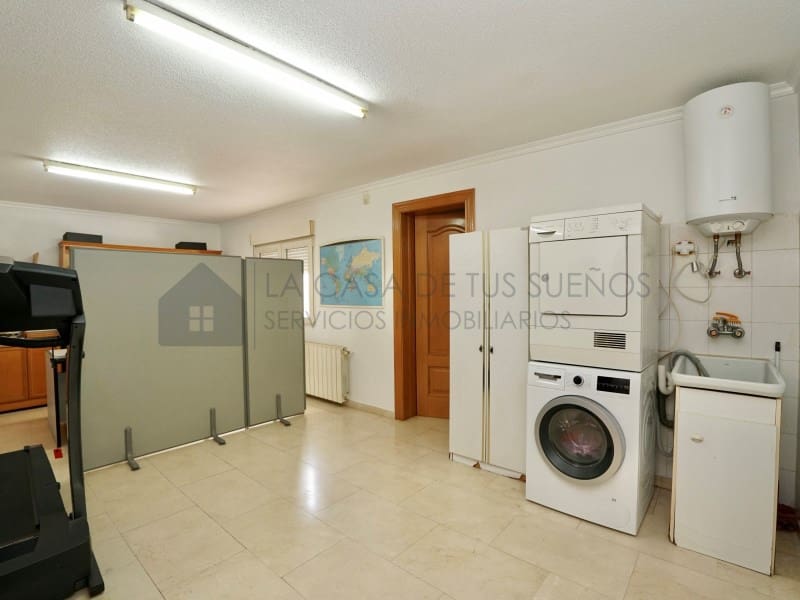 Casa de 3 habitaciones en Novelda en venta con garaje - 310.000 € (Ref: 9890022)