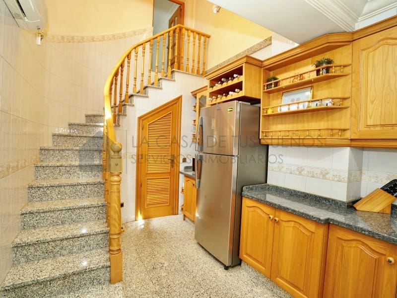 Casa de 3 habitaciones en Novelda en venta con garaje - 310.000 € (Ref: 9890022)