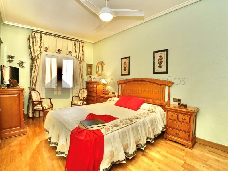 Casa de 3 habitaciones en Novelda en venta con garaje - 310.000 € (Ref: 9890022)