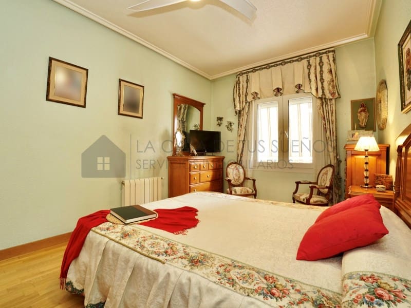 Casa de 3 habitaciones en Novelda en venta con garaje - 310.000 € (Ref: 9890022)