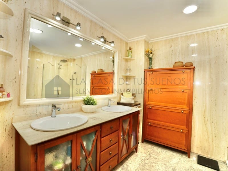 Casa de 3 habitaciones en Novelda en venta con garaje - 310.000 € (Ref: 9890022)