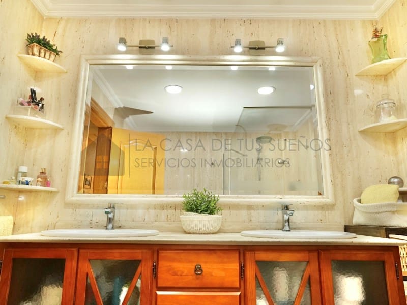 Casa de 3 habitaciones en Novelda en venta con garaje - 310.000 € (Ref: 9890022)