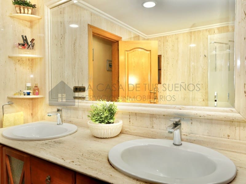 Casa de 3 habitaciones en Novelda en venta con garaje - 310.000 € (Ref: 9890022)