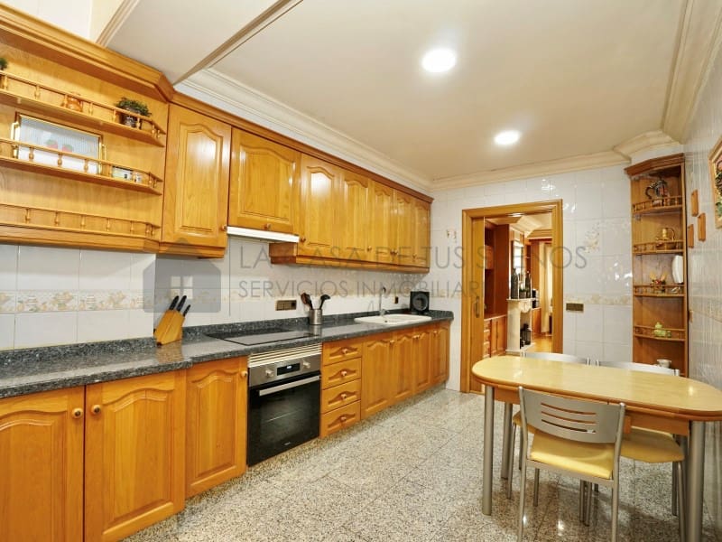 Casa de 3 habitaciones en Novelda en venta con garaje - 310.000 € (Ref: 9890022)