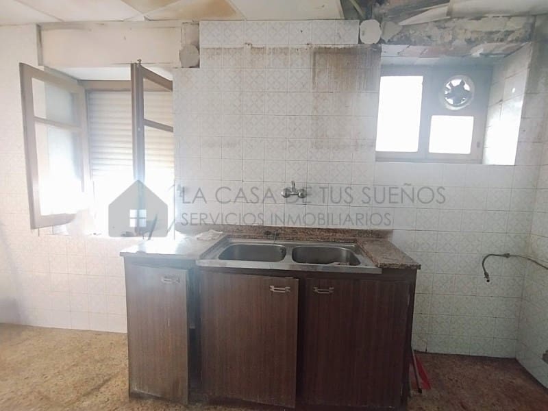 5 bedroom Townhouse for sale in Sax - € 80,000 (Ref: 9912765)