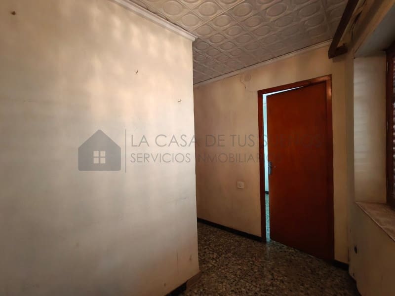 5 bedroom Townhouse for sale in Sax - € 80,000 (Ref: 9912765)