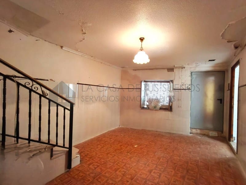 5 bedroom Townhouse for sale in Sax - € 80,000 (Ref: 9912765)