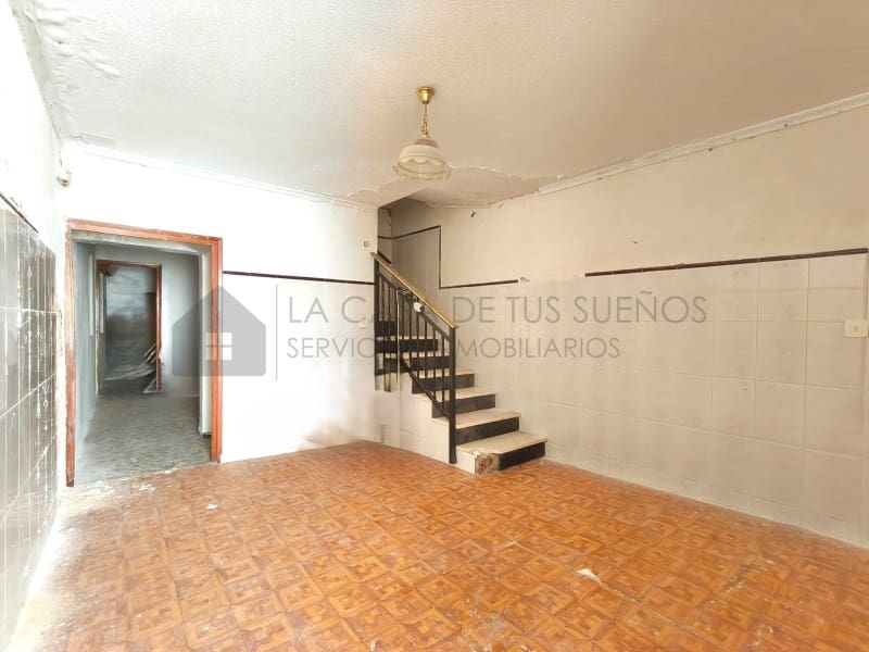 5 bedroom Townhouse for sale in Sax - € 80,000 (Ref: 9912765)