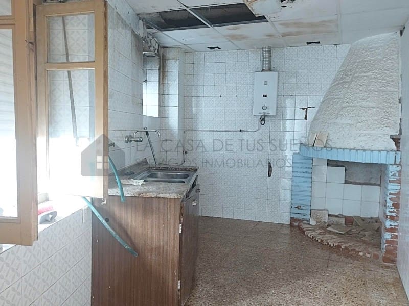5 bedroom Townhouse for sale in Sax - € 80,000 (Ref: 9912765)