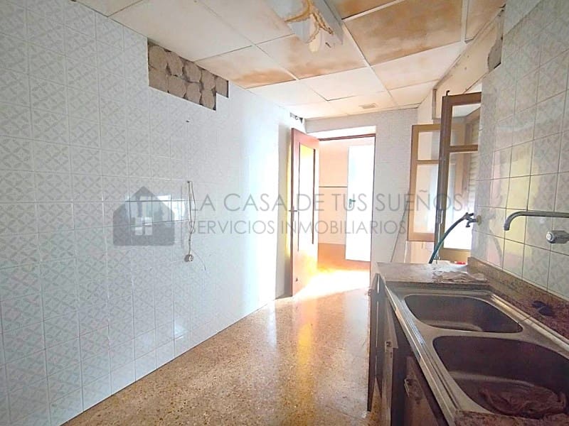 5 bedroom Townhouse for sale in Sax - € 80,000 (Ref: 9912765)