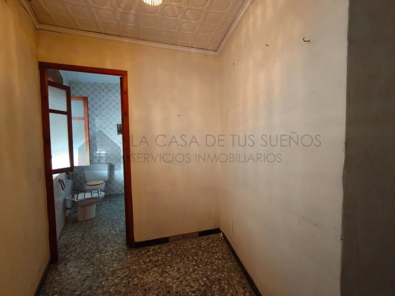 5 bedroom Townhouse for sale in Sax - € 80,000 (Ref: 9912765)