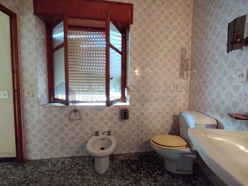 5 bedroom Townhouse for sale in Sax - € 80,000 (Ref: 9912765)