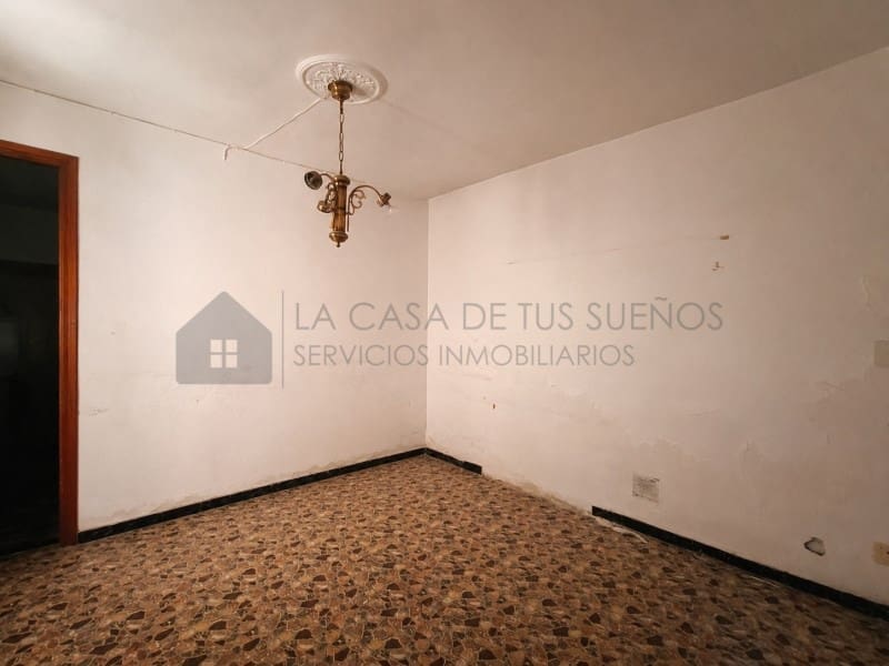 5 bedroom Townhouse for sale in Sax - € 80,000 (Ref: 9912765)