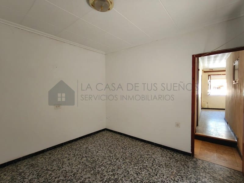 5 bedroom Townhouse for sale in Sax - € 80,000 (Ref: 9912765)