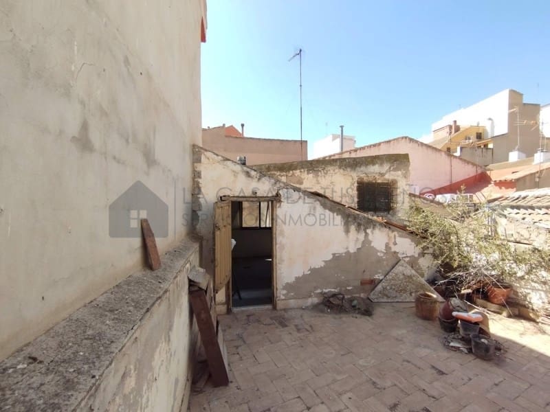 5 bedroom Townhouse for sale in Sax - € 80,000 (Ref: 9912765)