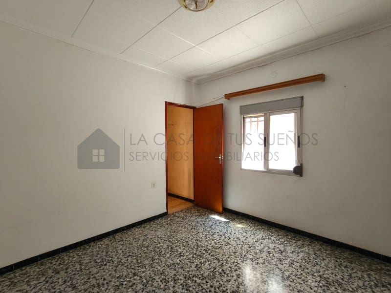 5 bedroom Townhouse for sale in Sax - € 80,000 (Ref: 9912765)