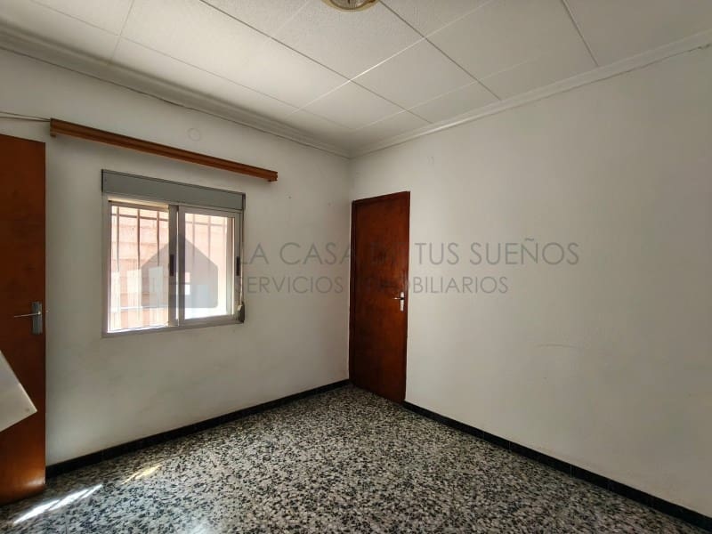 5 bedroom Townhouse for sale in Sax - € 80,000 (Ref: 9912765)