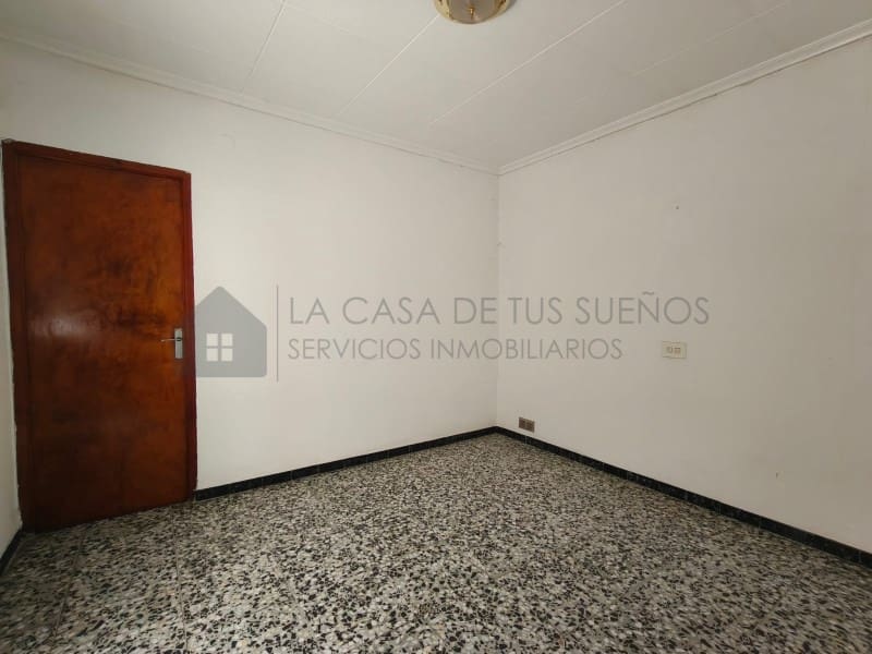 5 bedroom Townhouse for sale in Sax - € 80,000 (Ref: 9912765)