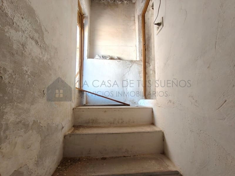 5 bedroom Townhouse for sale in Sax - € 80,000 (Ref: 9912765)