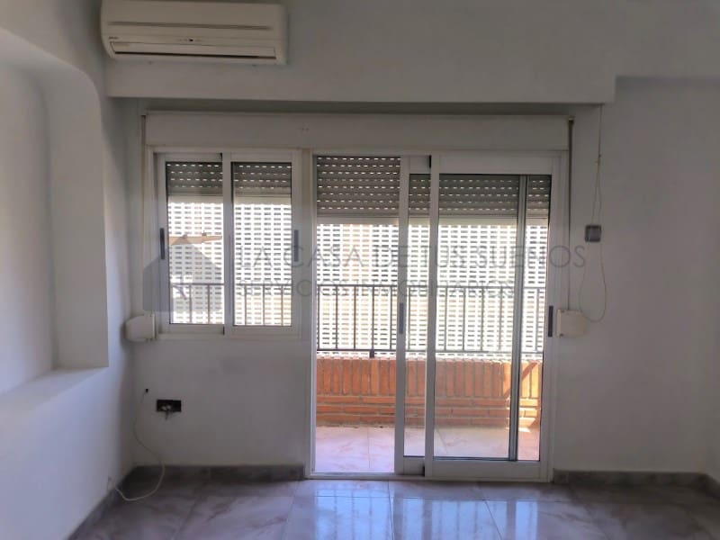 3 bedroom Flat for sale in Elda - € 77,000 (Ref: 9927030)