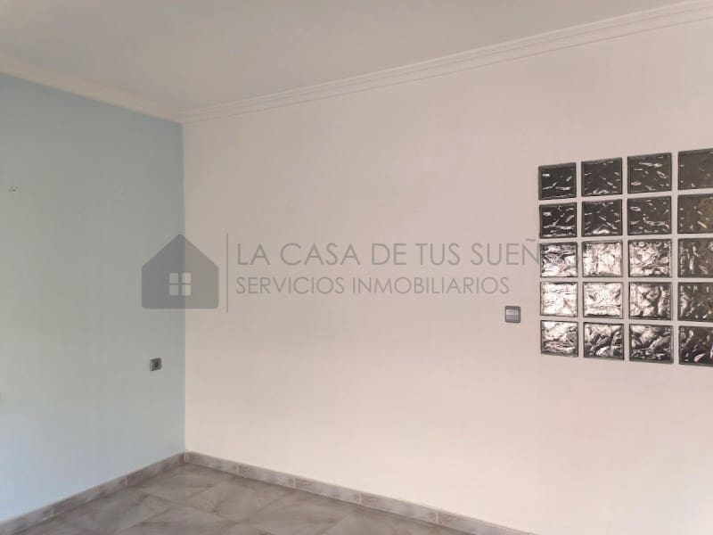 3 bedroom Flat for sale in Elda - € 77,000 (Ref: 9927030)
