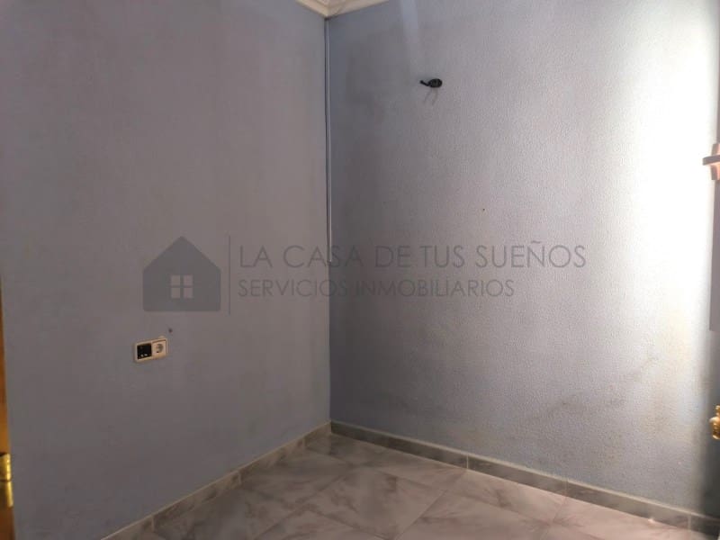 3 bedroom Flat for sale in Elda - € 77,000 (Ref: 9927030)