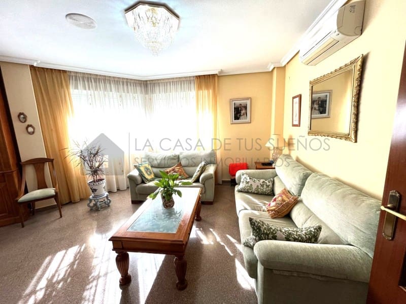 6 bedroom Bungalow for sale in Sax with garage - € 450,000 (Ref: 9929034)