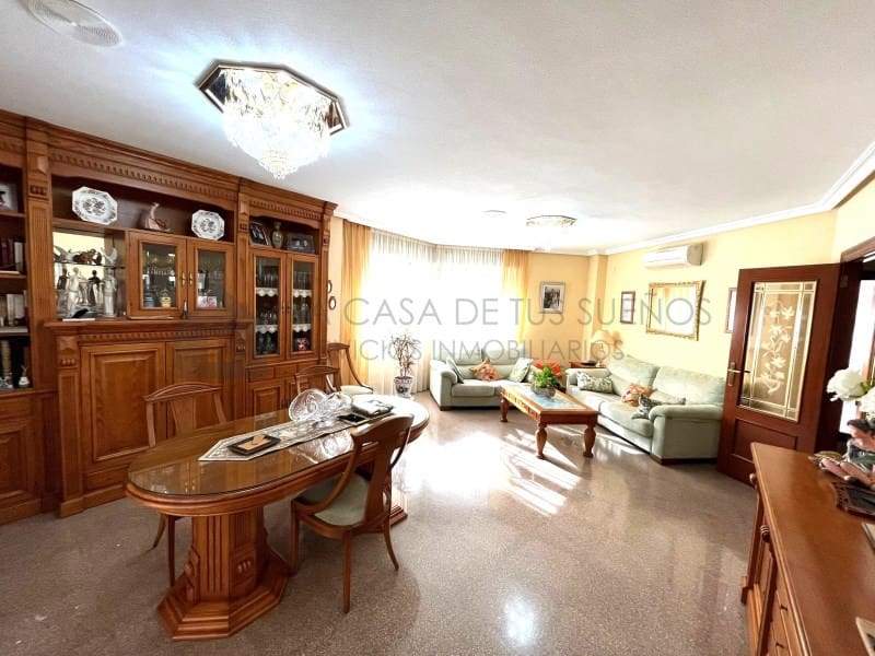 6 bedroom Bungalow for sale in Sax with garage - € 450,000 (Ref: 9929034)