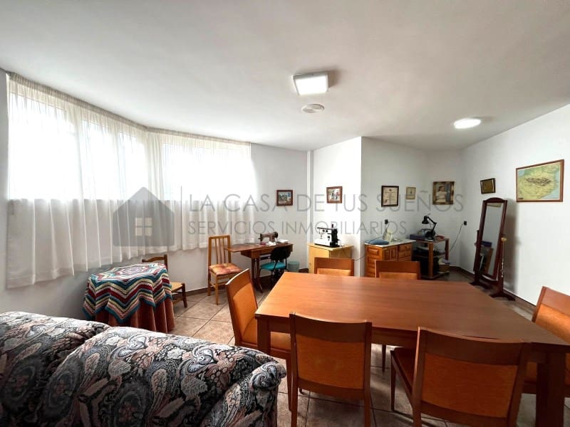 6 bedroom Bungalow for sale in Sax with garage - € 450,000 (Ref: 9929034)
