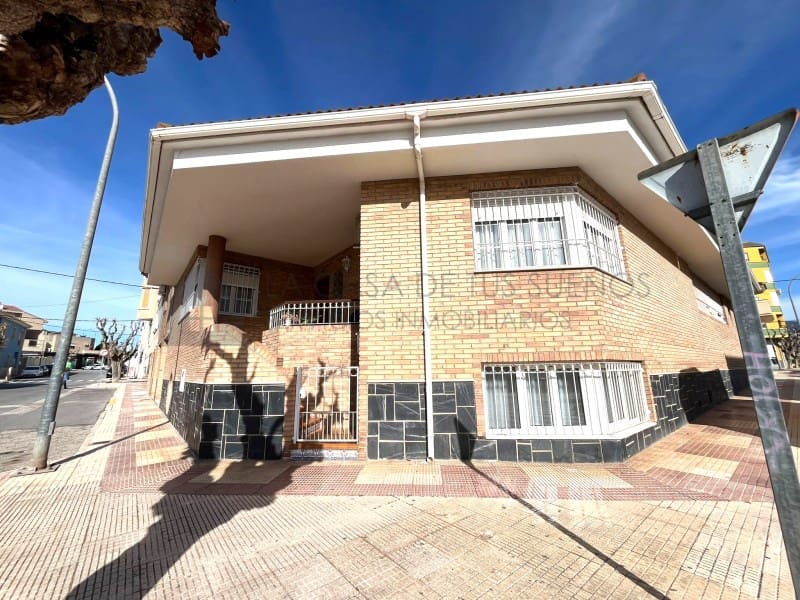 6 bedroom Bungalow for sale in Sax with garage - € 450,000 (Ref: 9929034)