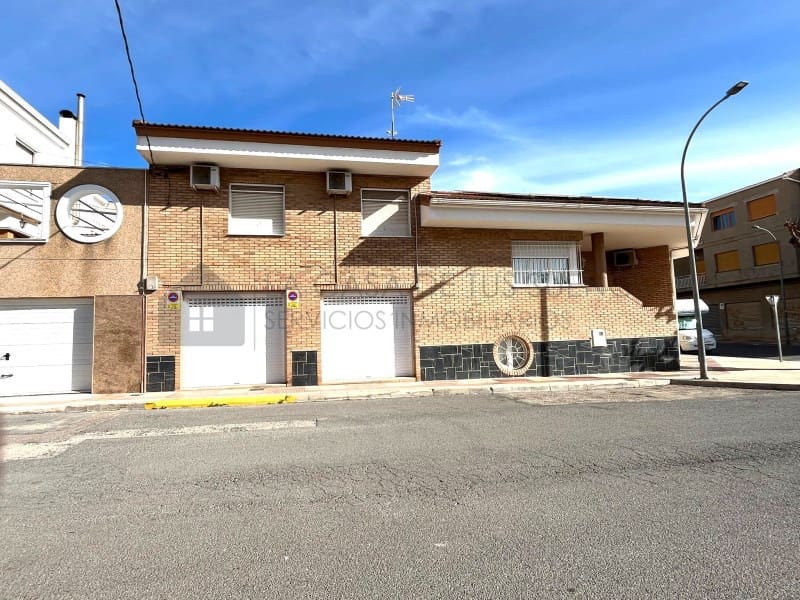 6 bedroom Bungalow for sale in Sax with garage - € 450,000 (Ref: 9929034)