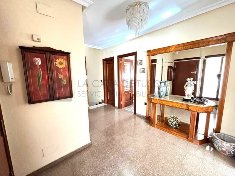 6 bedroom Bungalow for sale in Sax with garage - € 450,000 (Ref: 9929034)