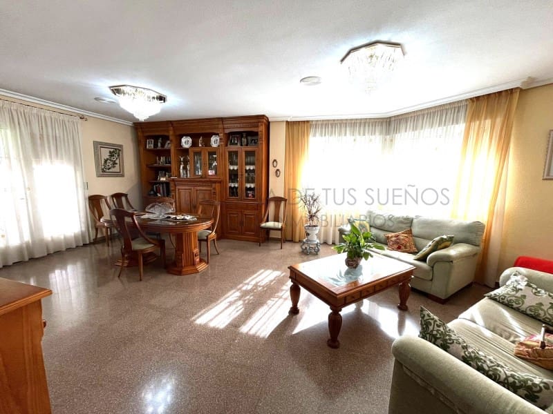 6 bedroom Bungalow for sale in Sax with garage - € 450,000 (Ref: 9929034)
