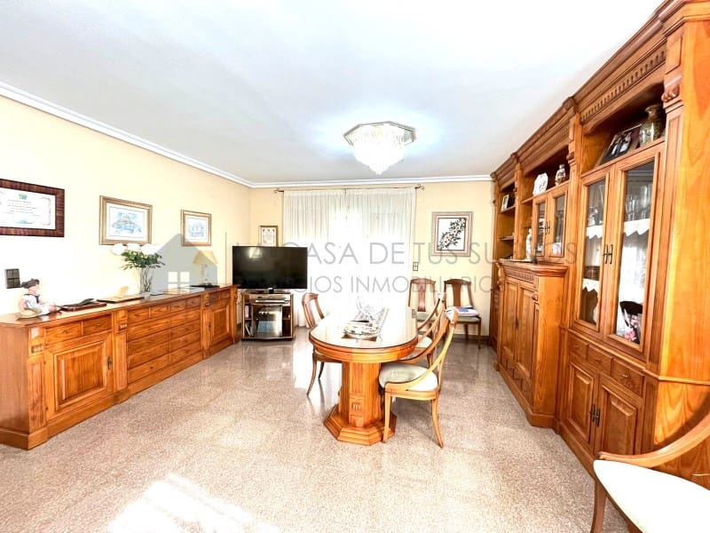 6 bedroom Bungalow for sale in Sax with garage - € 450,000 (Ref: 9929034)