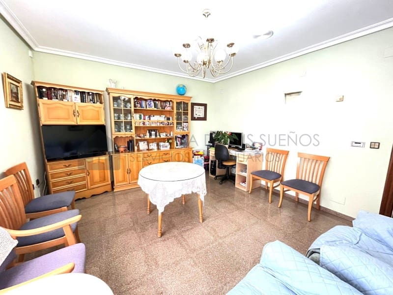 6 bedroom Bungalow for sale in Sax with garage - € 450,000 (Ref: 9929034)