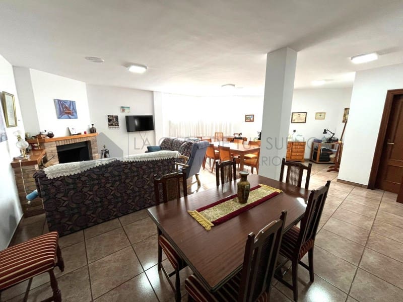 6 bedroom Bungalow for sale in Sax with garage - € 450,000 (Ref: 9929034)