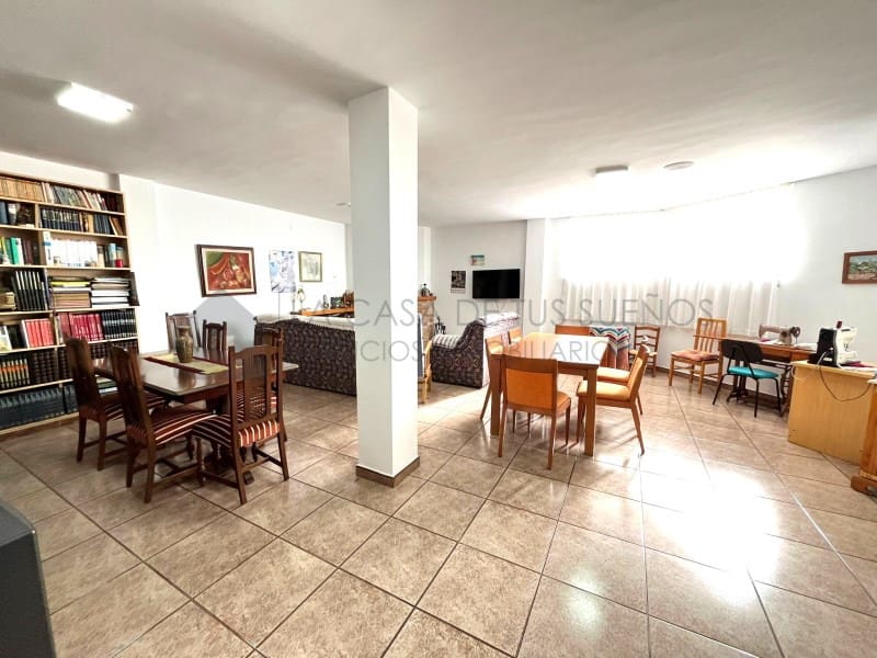 6 bedroom Bungalow for sale in Sax with garage - € 450,000 (Ref: 9929034)
