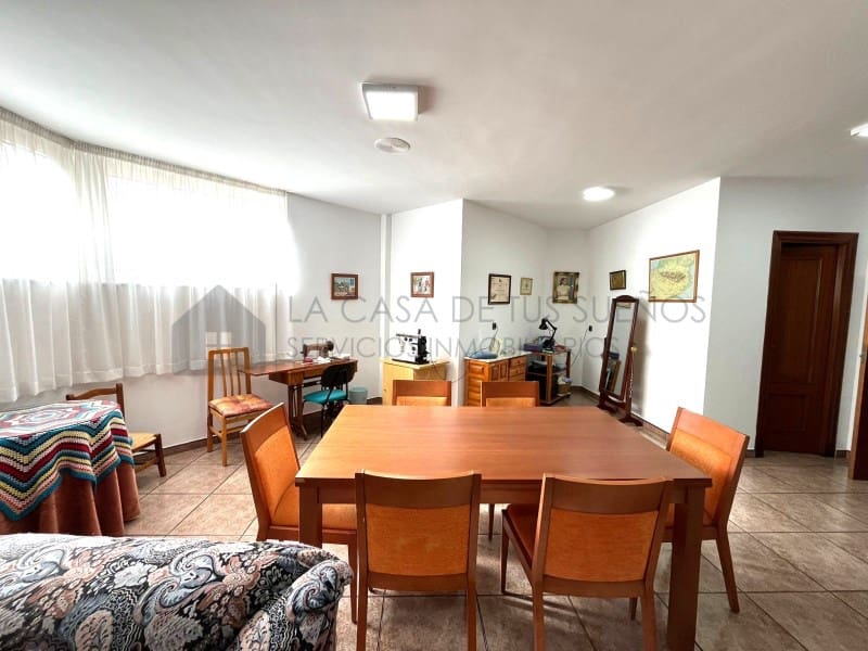 6 bedroom Bungalow for sale in Sax with garage - € 450,000 (Ref: 9929034)