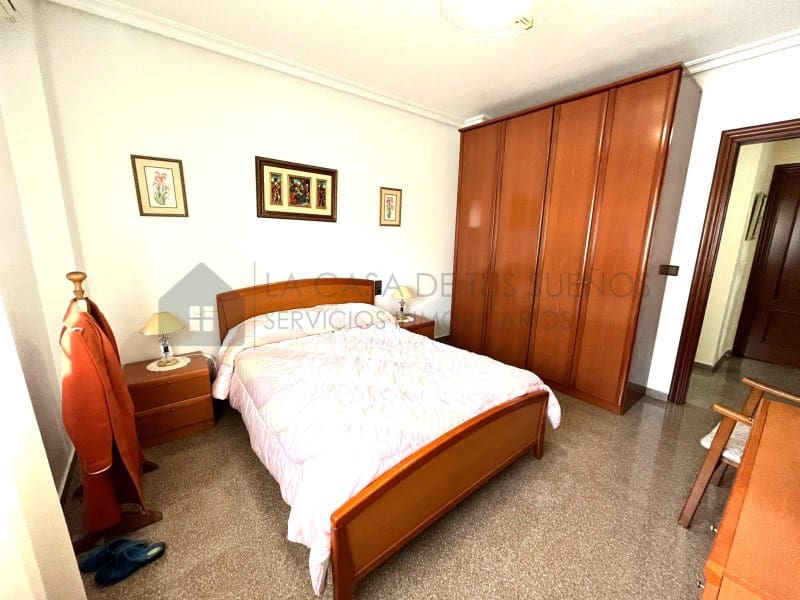 6 bedroom Bungalow for sale in Sax with garage - € 450,000 (Ref: 9929034)