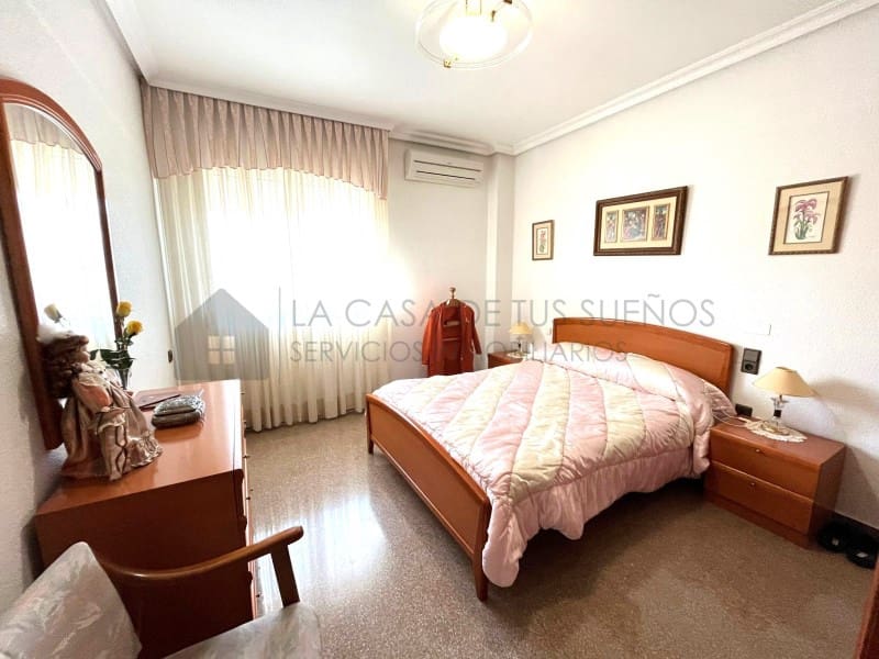 6 bedroom Bungalow for sale in Sax with garage - € 450,000 (Ref: 9929034)