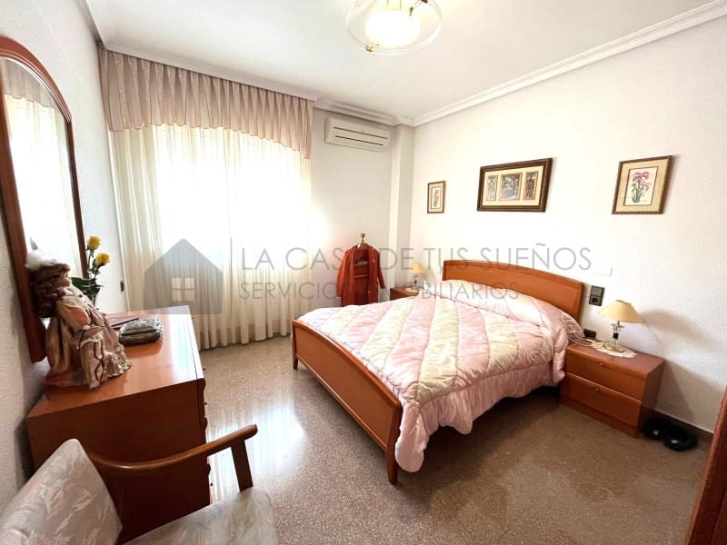 6 bedroom Bungalow for sale in Sax with garage - € 450,000 (Ref: 9929034)