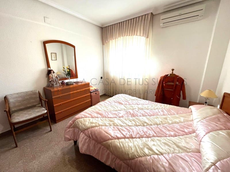 6 bedroom Bungalow for sale in Sax with garage - € 450,000 (Ref: 9929034)