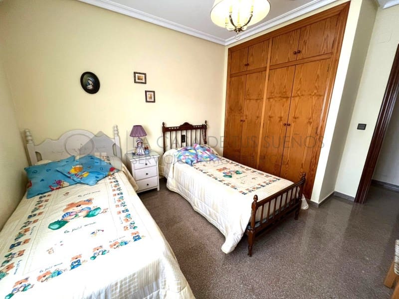 6 bedroom Bungalow for sale in Sax with garage - € 450,000 (Ref: 9929034)