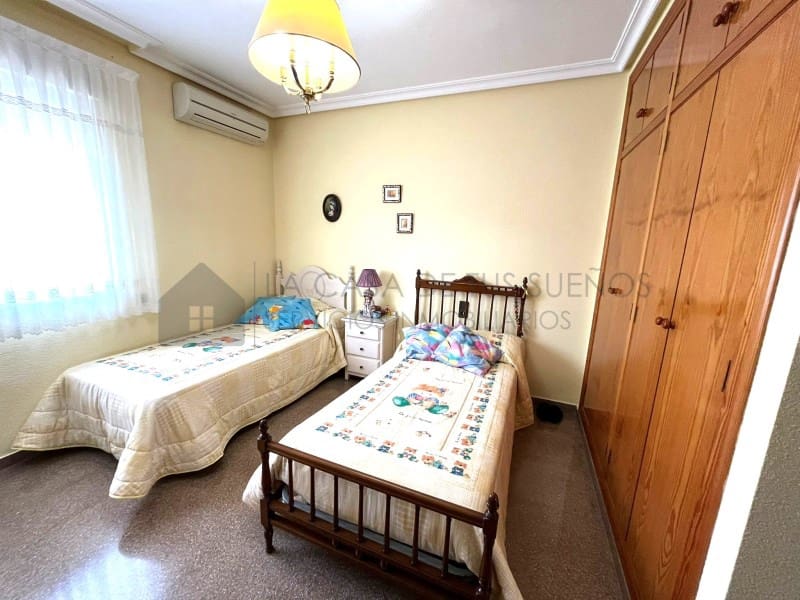 6 bedroom Bungalow for sale in Sax with garage - € 450,000 (Ref: 9929034)