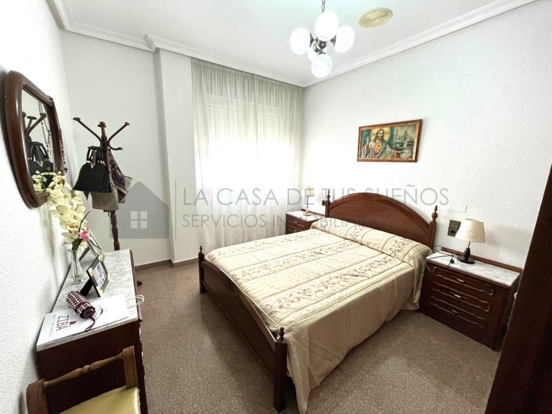 6 bedroom Bungalow for sale in Sax with garage - € 450,000 (Ref: 9929034)