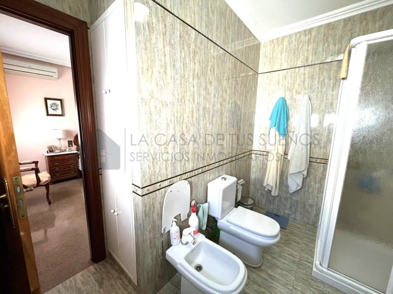 6 bedroom Bungalow for sale in Sax with garage - € 450,000 (Ref: 9929034)